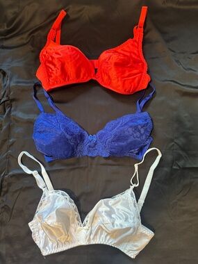 Vintage 70s Lace and Satin Bra Bralette Set - Red, Blue, White - 34C